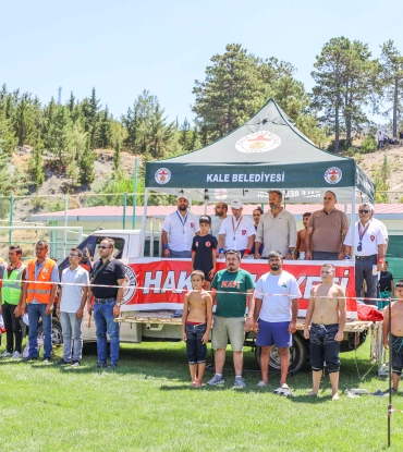 29. Geleneksel Kaledavaz Biber Festivali ve Halk Konserleri kapsamında 1. Kaledavaz Karakucak güreşlerimizi büyük bir coşkuyla gerçekleştirdik.