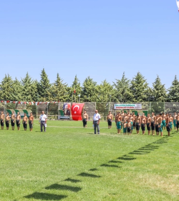 29. Geleneksel Kaledavaz Biber Festivali ve Halk Konserleri kapsamında 1. Kaledavaz Karakucak güreşlerimizi büyük bir coşkuyla gerçekleştirdik.