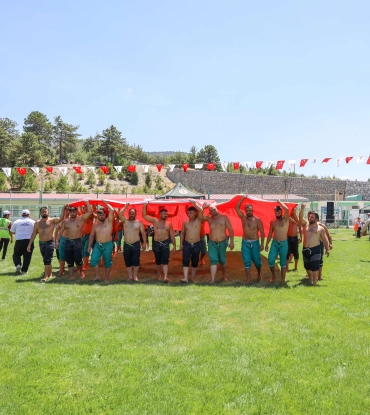 29. Geleneksel Kaledavaz Biber Festivali ve Halk Konserleri kapsamında 1. Kaledavaz Karakucak güreşlerimizi büyük bir coşkuyla gerçekleştirdik.