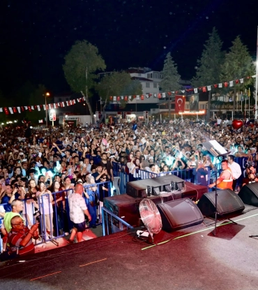 30. Geleneksel Kaledavaz Biber Festivali ve Halk Konserlerimizde Meydanlara Sığmayan Bir Atmosfer Yaşadık.
