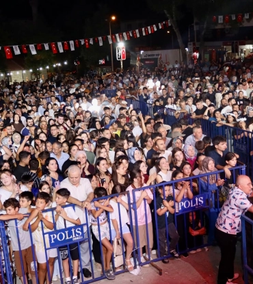 30. Geleneksel Kaledavaz Biber Festivali ve Halk Konserlerimizde Meydanlara Sığmayan Bir Atmosfer Yaşadık.