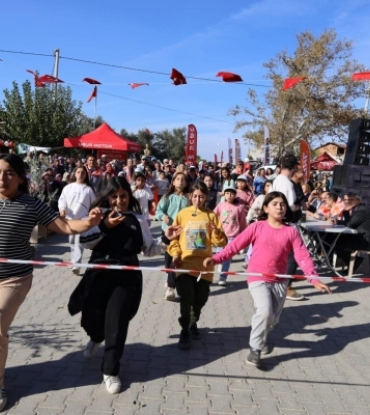 İKİNCİSİ DÜZENLENEN GÖLBAŞI KARAGÖL ZEYTİN VE KÜLTÜR SANAT FESTİVALİMİZİ GERÇEKLEŞTİRDİK