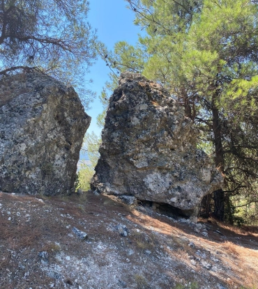 İnceğiz'deki tehlikeli kaya kaldırıldı.
