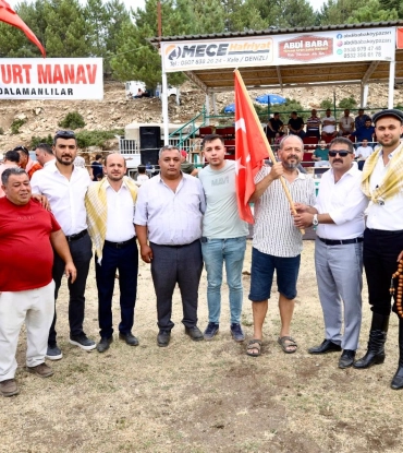 Yörük kültürünün önemli bir geleneği olan  2.Geleneksel Kaledavaz Boğa Güreşlerimiz Sona Erdi.