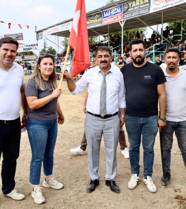 Yörük kültürünün önemli bir geleneği olan  2.Geleneksel Kaledavaz Boğa Güreşlerimiz Sona Erdi.
