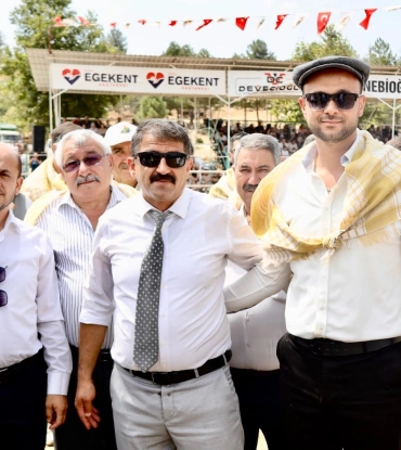 Yörük kültürünün önemli bir geleneği olan  2.Geleneksel Kaledavaz Boğa Güreşlerimiz Sona Erdi.