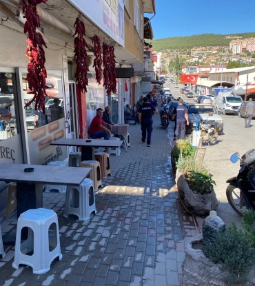 Zabıta Ekiplerimiz Tarafından Kaldırım Denetimleri Devam Ediyor.