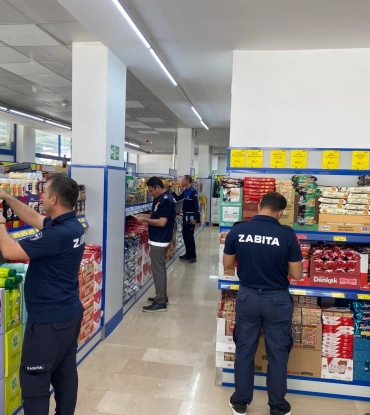 Zabıta Ekiplerimiz Tarafından Market Denetimi Gerçekleşti